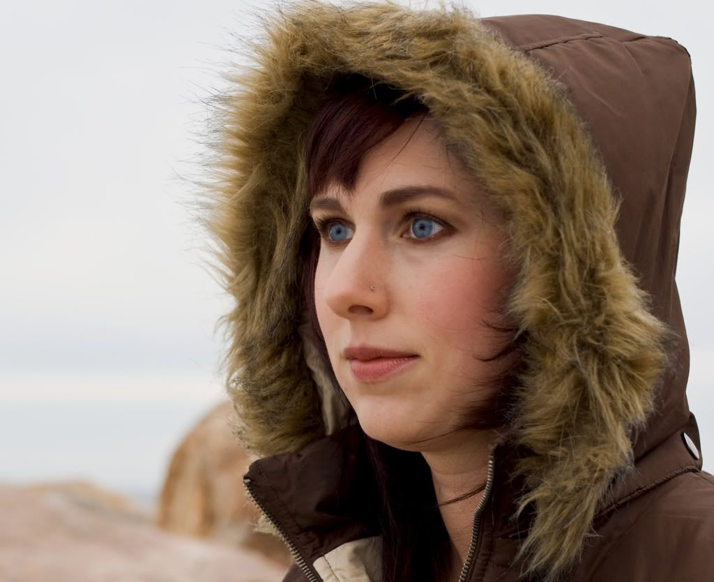 IMAGE: http://i182.photobucket.com/albums/x117/scegsi/HoneySide.jpg