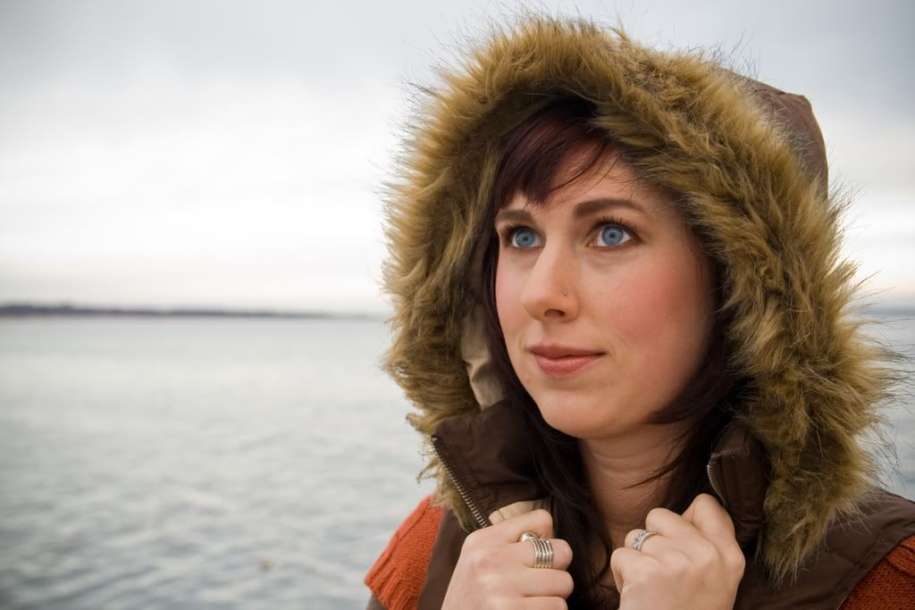 IMAGE: http://i182.photobucket.com/albums/x117/scegsi/HoneySide2.jpg