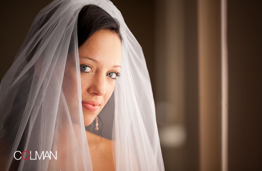 IMAGE: http://i182.photobucket.com/albums/x148/jcolman_photo/wedding%20selects/wedding-225.jpg