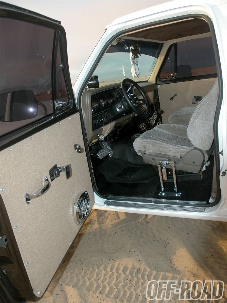 1002or_06_o1989_dodge_power_ram_w150interior.jpg