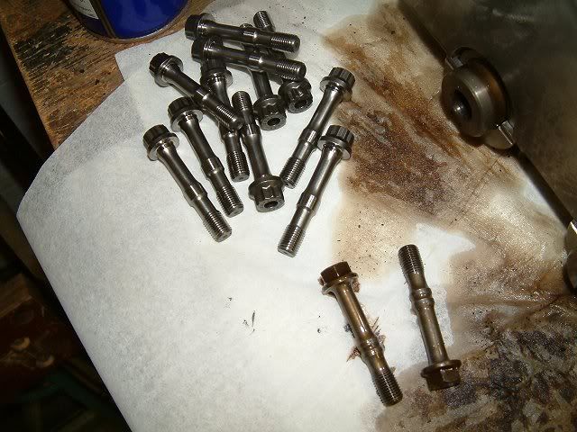 ARP_versus_VW_rod_bolts.jpg