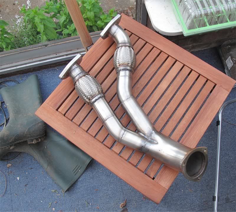 UM24Vdownpipes.jpg