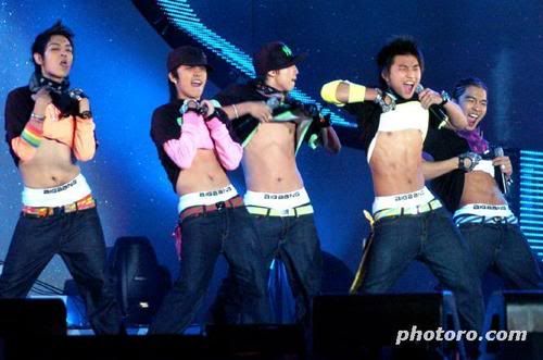 Aw look Top is showing us his stomach :)