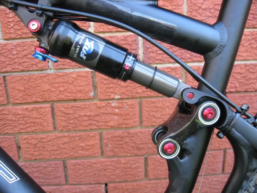 Pivot Mach 4 - DW Link &amp; Shock