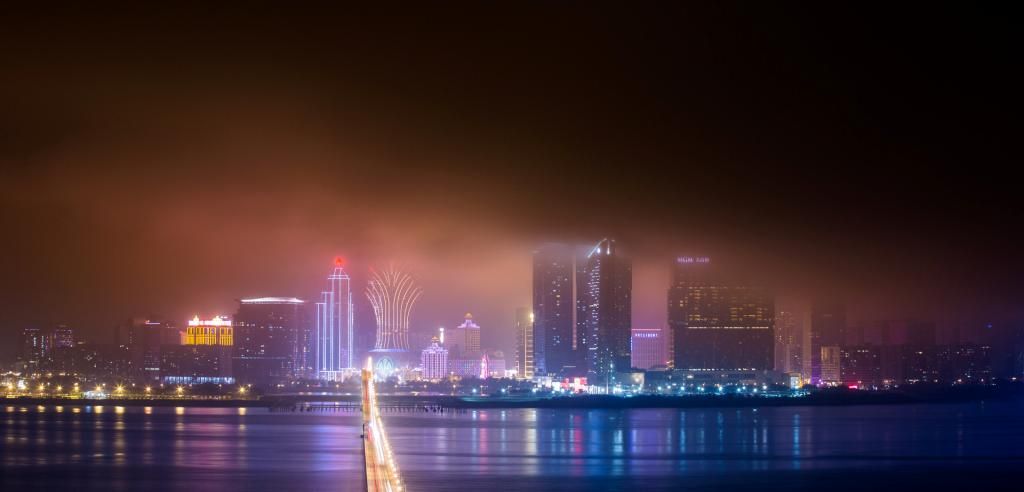 http://i182.photobucket.com/albums/x227/surferwaikiki/Macau%20Foggy%20Day/CK2A5222_zpsef3fyegv.jpg