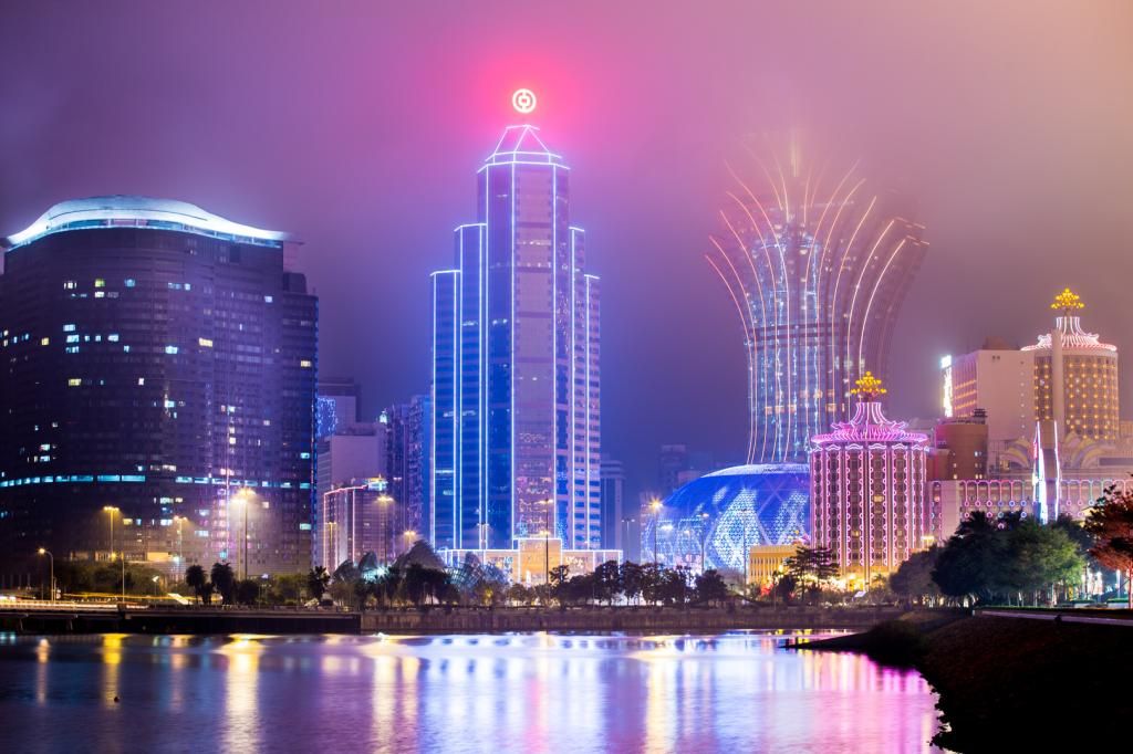 http://i182.photobucket.com/albums/x227/surferwaikiki/Macau%20Foggy%20Day/CK2A5245_zpsvxwcpos2.jpg