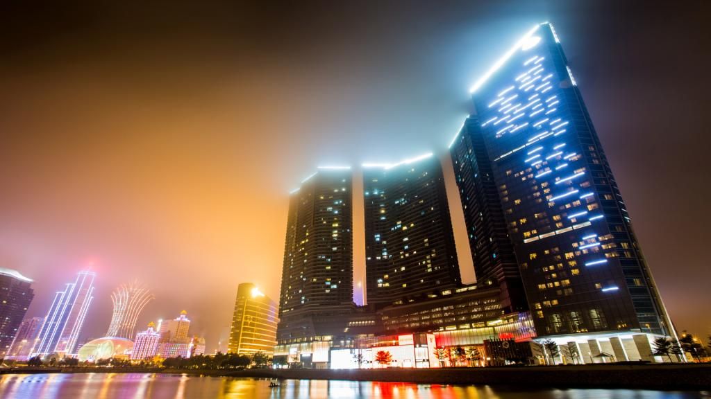 http://i182.photobucket.com/albums/x227/surferwaikiki/Macau%20Foggy%20Day/CK2A5250_zpsbhbyrhke.jpg