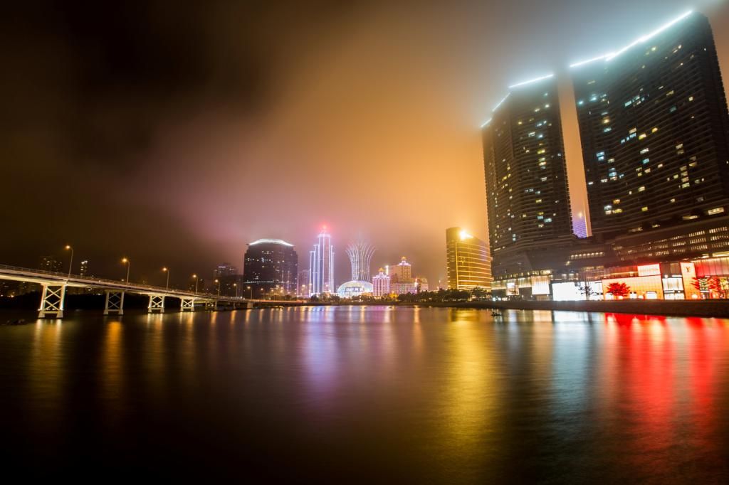 http://i182.photobucket.com/albums/x227/surferwaikiki/Macau%20Foggy%20Day/CK2A5251_zpsyxmy3w8p.jpg