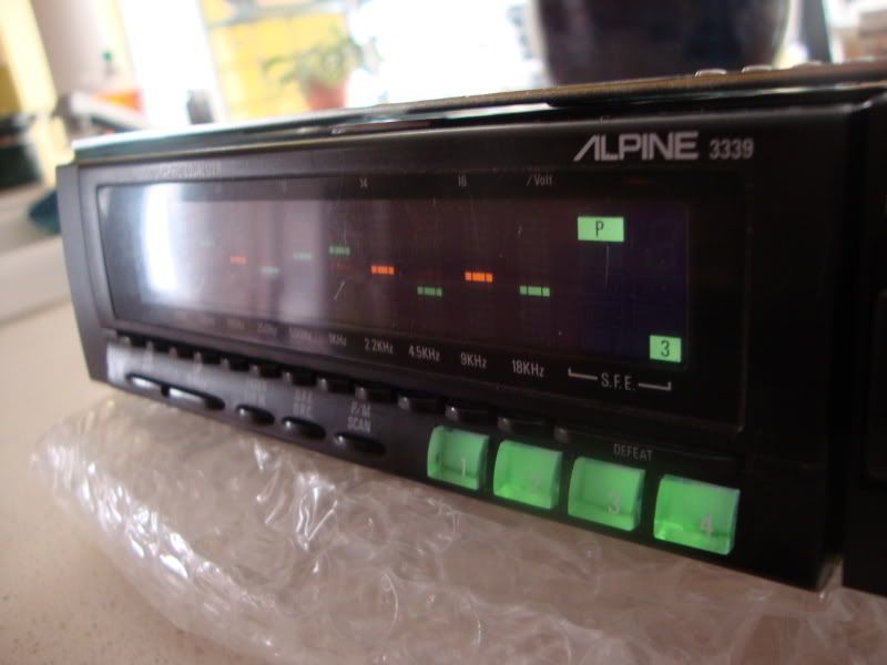 FS Alpine 3339 equalizer and 4932 install kit Car Audio