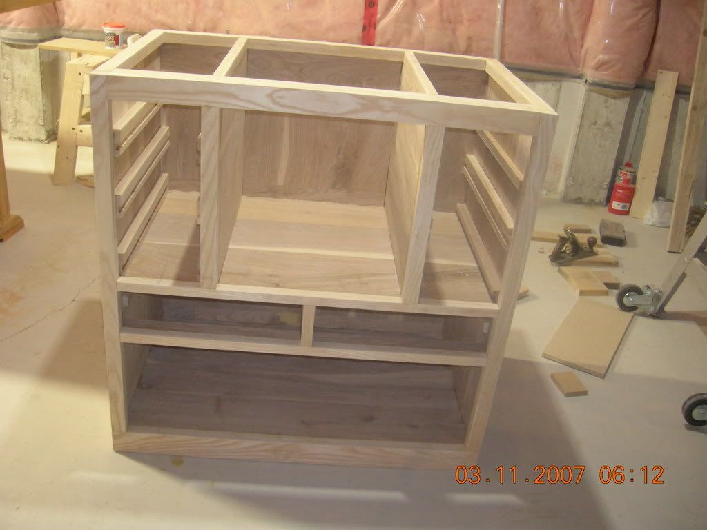 The table top is made of two 3/4'' MDF with plastic laminate on the 