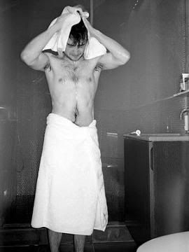 daniel radcliffe semcamisa banheiro daniel radcliffe semcamisa banheiro