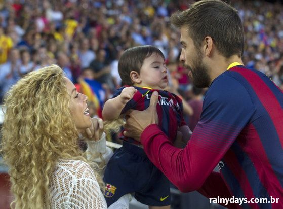 Shakira e Filho Milan Assistindo o Pai Jogar 3