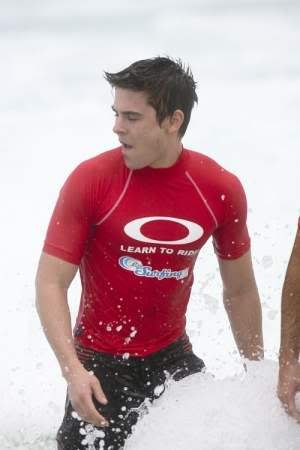 zac-efron-surfando-australia-1 zac-efron-surfando-australia-1