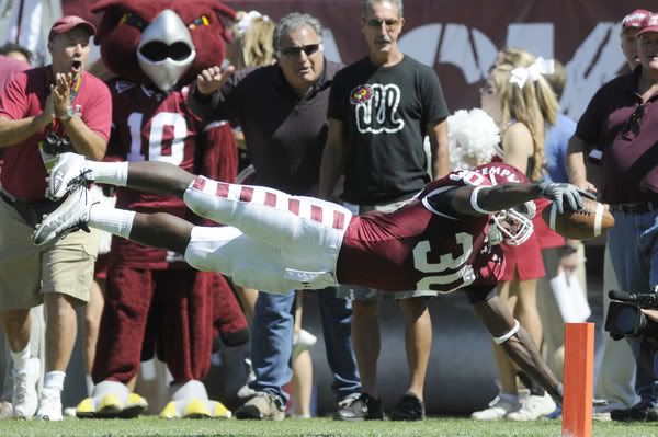  Temple running back Bernard Pierce dives into the end zone for the only touchdown of the first half. 