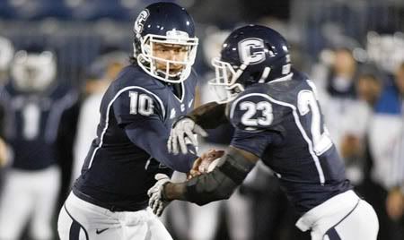 UConn quarterback Zack Frazer hands off to Jordan Todman in the first half.