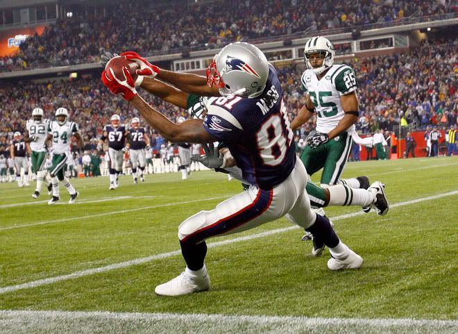 Moss makes the game tying TD catch against the Jets.  Getty Photo.  
