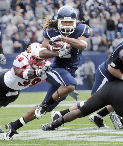 UConn's Andre Dixon had a good day running against Louisville at Rentschler Field on Saturday, piling up 153 yards and three touchdowns on 33 carries - Stephen Dunn/Hartford Courant
