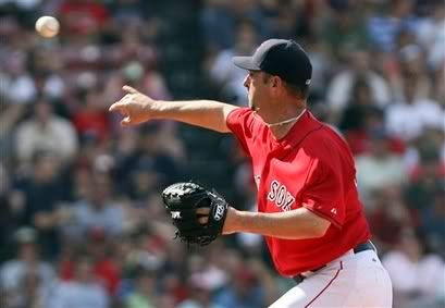 Tim Wakefield looks to help the Red Sox leave Tampa tied for 1st.