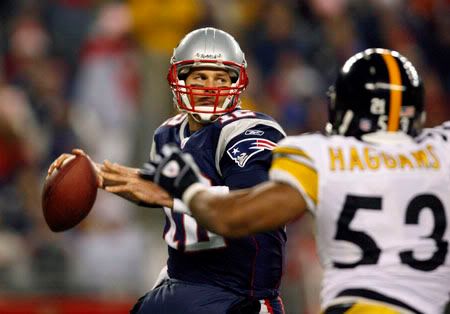 Brady passes against the Steelers