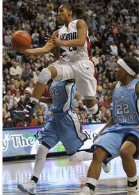 Maya Moore splits the North Carolina D - Courant Photo